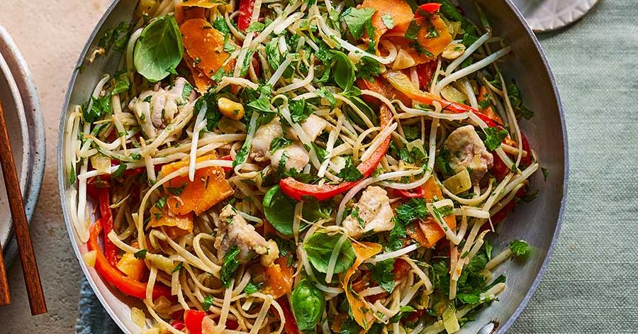 Healthful rooster pad Thai recipe